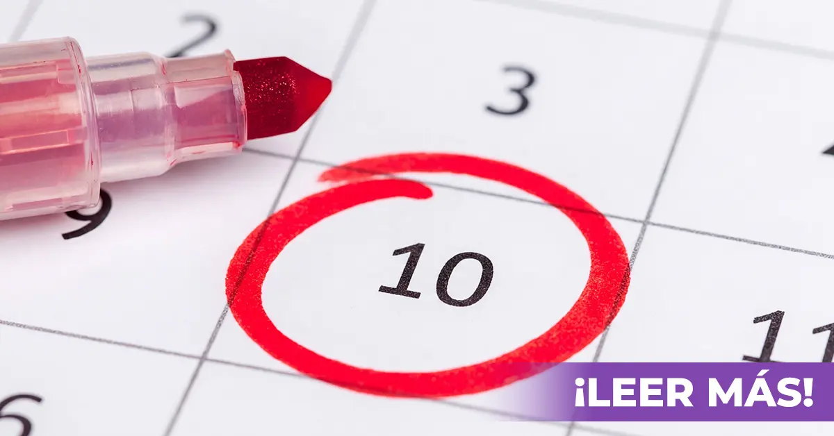 Primer plano de un marcador rojo rodeando el número diez en un calendario mensual blanco.